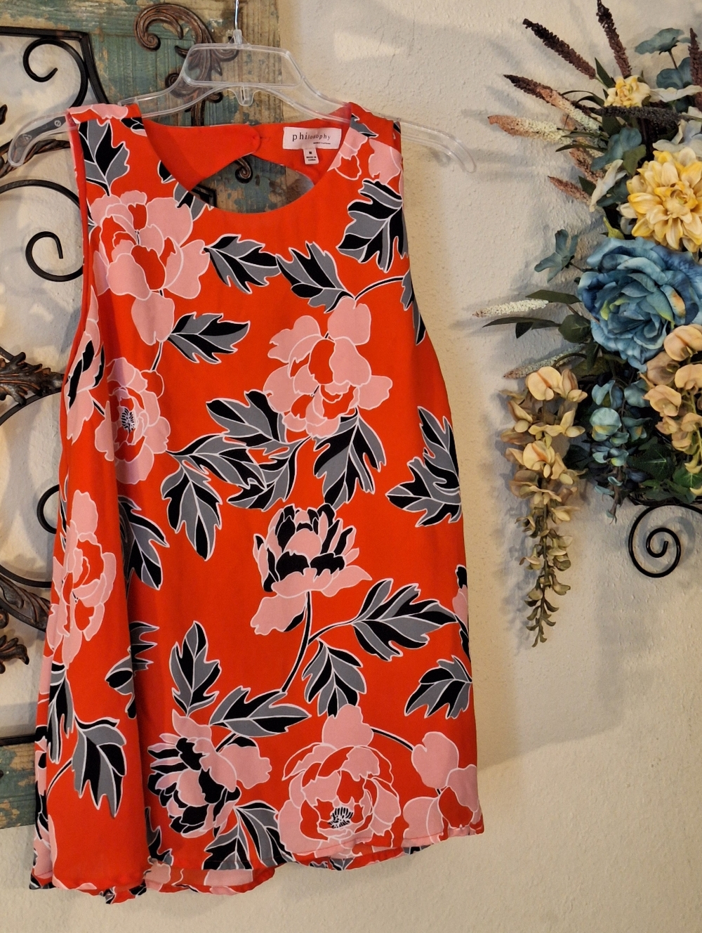 Philosophy Coral Red Floral Sleeveless Shift Top. NWOT Size Medium